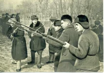 fotografiia_boitsy_vseobucha_baumanskogo_raiona_za_izucheniem_priemov_k_shtykovomu_boiu.webp