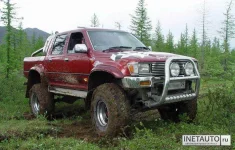 1238704991_toyota_hilux_monster_08.webp