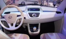 1303713907_201104221259_geely_mccar_shanghai_auto_show_9.webp