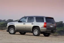 2011-Chevrolet-Tahoe-Image-015-800.webp