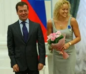 Сиську уколол. Черт!!!.webp