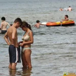 Fata_curioasa.webp