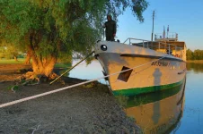 0_f9a1a_6a9117c4_orig.webp