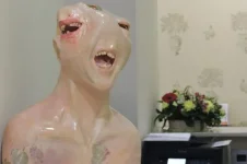 зубы-крипота-памятник-стоматологи-3779354.webp