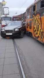 дтп-Екатеринбург-трамвай-Rolls-Royce-3862064.webp