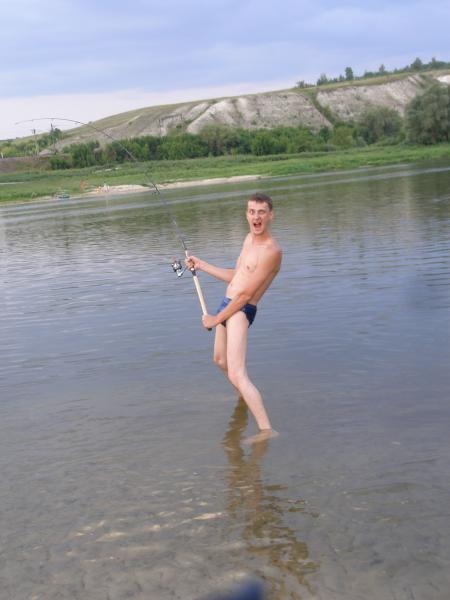 а вдруг сом))) или коряга