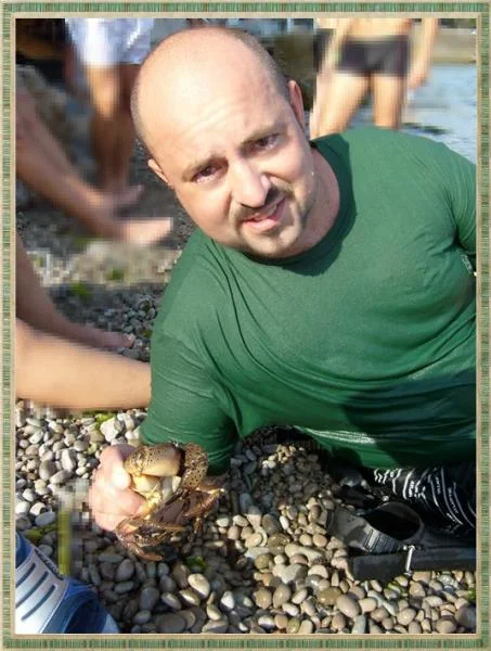 крабыч. вот лазил в компеи нашел фотку Крым 2010.краб,больно кусучий!