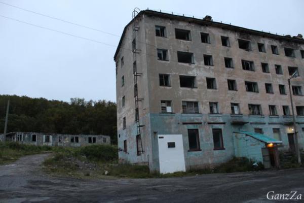 Лиинахамаре - город призрак, а магазин работает