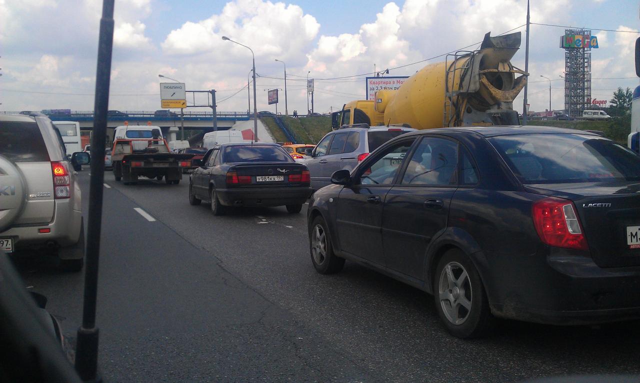 Наклейка подвоха... а за рулем точно был не подвох.