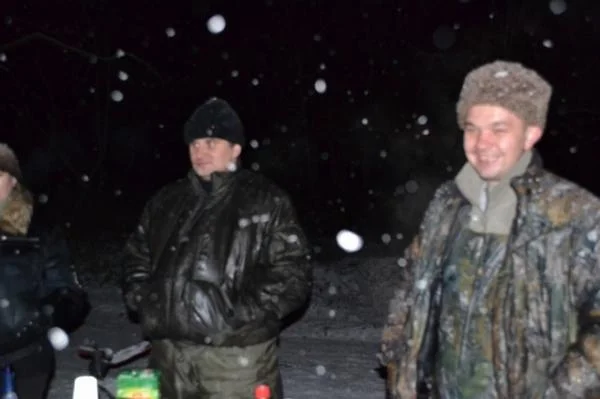 падал долгожданный снег))