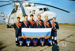 Слева на право:
Юрий Югов, Андрей Белокрылов, Андрей Уракчинцев, Олег Фомин, Константин Кривошеев (капитан команды), Андрей Селивёрстов (воздушный опе
