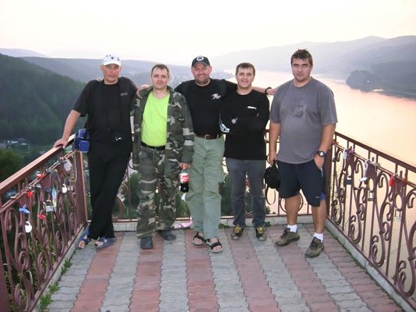 слева направо:
Som, Dolas, Леха Пацифист, Рик, Леха Большой.