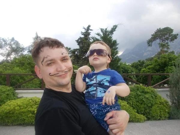 Сначала папу разукрасить, потом аниматоров, а уж потом меня...)))