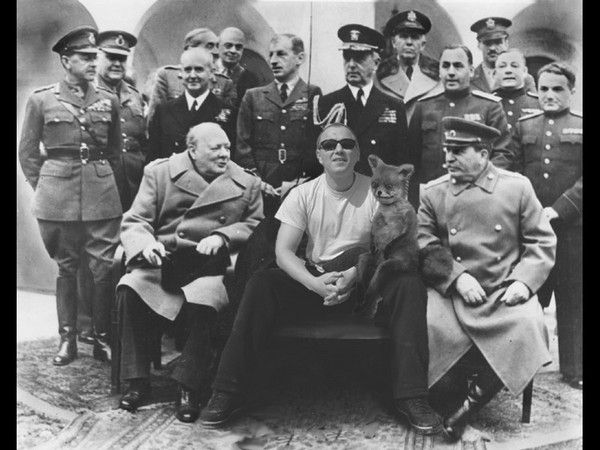 Сталин: "Значит вы товарищь Аркадий утверждаете, что немцы под Коломной не пройдут?"
Аркаша: "Да я вам базарю, гиблое место товарищь Сталин"