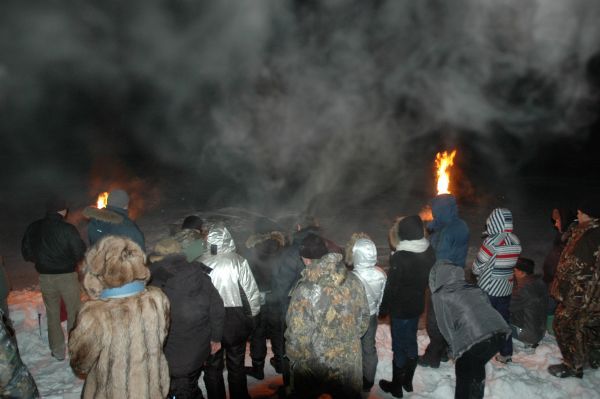 Зрителей больше, чем омывающихся.... Интересно, - почему??