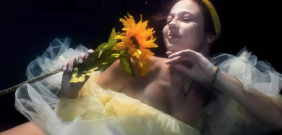 ukrainian-photographer-and-model-create-images-to-support-their-country ukrainian-photographer-and-model-create-images-to-support-their-country