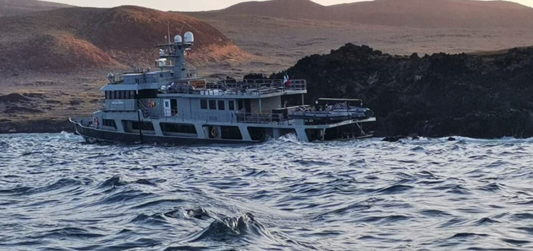 socorro-vortex-liveaboard-runs-aground socorro-vortex-liveaboard-runs-aground
