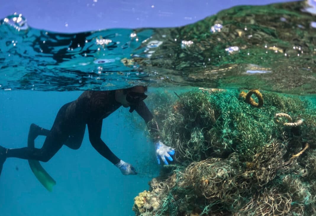 freedivers-removed-86,000-pounds-of-ghost-nets-from-a-single-hawaiian-reef freedivers-removed-86,000-pounds-of-ghost-nets-from-a-single-hawaiian-reef