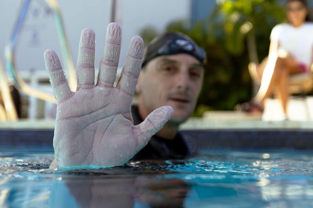 william-trubridge-breaks-endurance-underwater-swimming-world-record william-trubridge-breaks-endurance-underwater-swimming-world-record