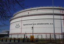 Salvimar Predathor Vuoto S.E. vs Omer Air XII: битва пневмовакуума и классики Фото: Energie-portal.sk на Unsplash (https://unsplash.com/photos/large-industrial-storage-tanks-unde