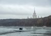 Moscow Dive Show 2026: главные новинки фридайвинга и ПО — видео-обзор за 15 минут Фото: Nikita Nikitenko на Unsplash (https://unsplash.com/photos/a-boat-on-a-frozen-river-with-a-larg