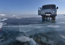Шины для экспедиций 2026: Nokian Hakkapeliitta LT3 vs Michelin X-Ice North 4 vs Continental VikingContact 8 vs Кама NF-201 — тест на Байкале Фото: Arisa Chattasa на Unsplash (https://unsplash.com/photos/fast-furious-movie-still-VhZyzcUZPOM)